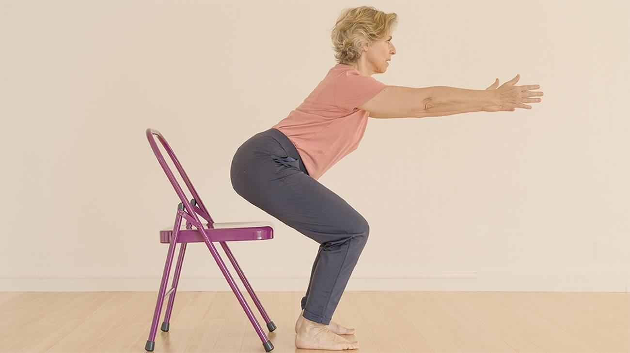 Cours de yoga dans un studio à La Rochelle avec des élèves concentrés