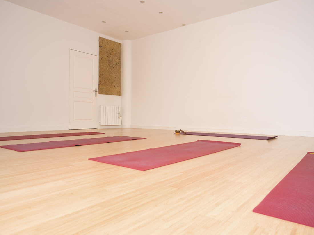 Vue de la salle de yoga à La Rochelle - Yoga La Rochelle - Mouvement Intérieur